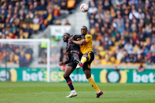 他迅速将球 他迅速将球